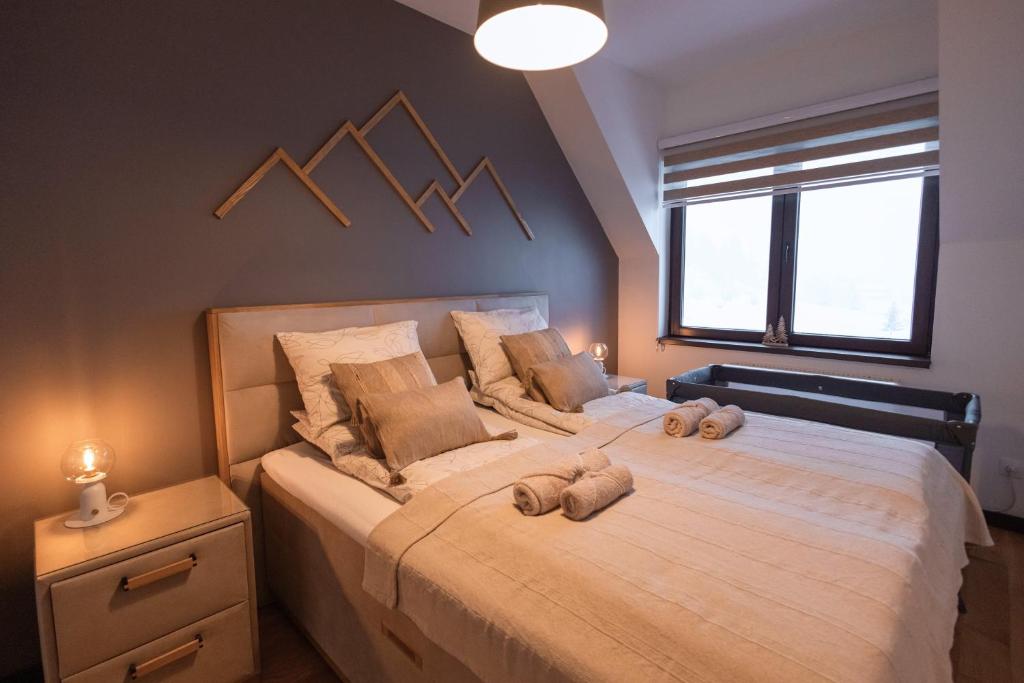 Postel nebo postele na pokoji v ubytování Glečer Kop, Apartment A14, FREE Parking Garage