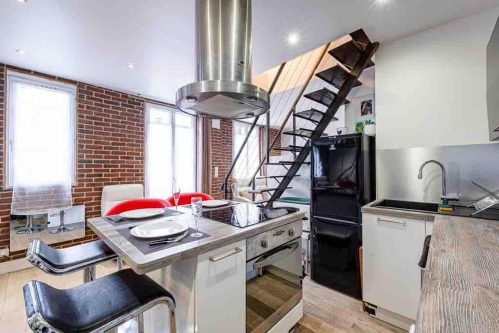 Nhà bếp/bếp nhỏ tại Duplex 45m2 -Zac L’Oreal - Palais de Justice Paris