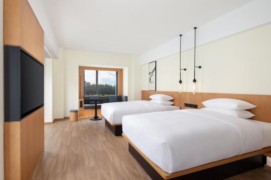 Postel nebo postele na pokoji v ubytování Fairfield by Marriott Zhuji