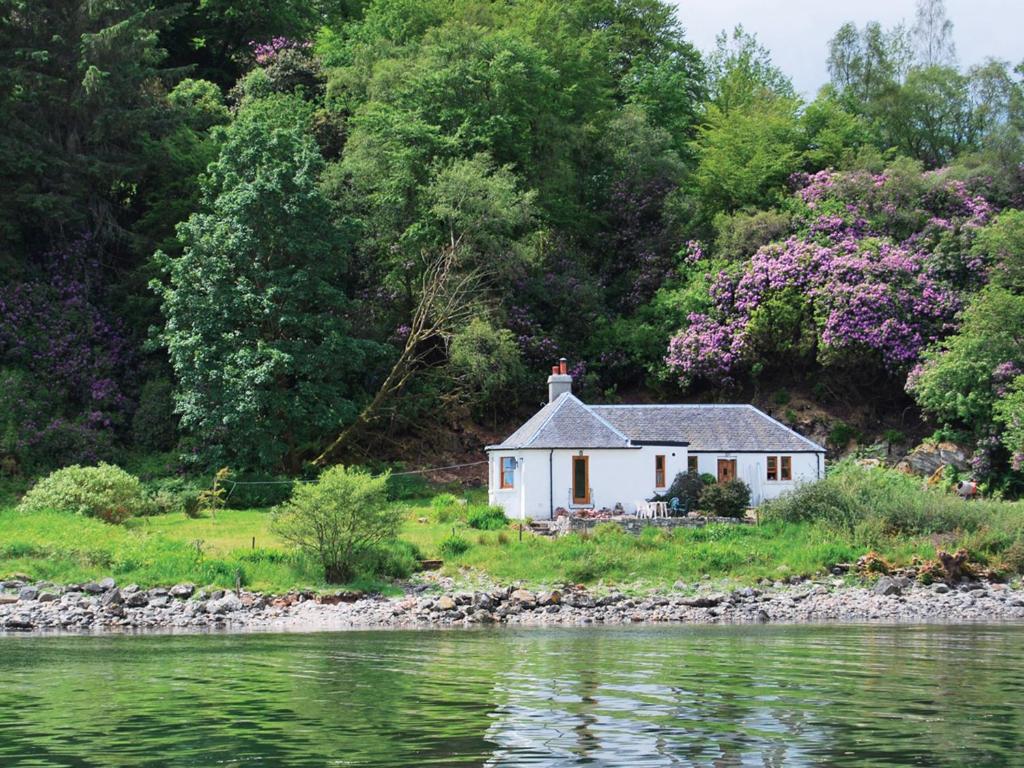 ターバートにあるShore Cottage - S4600の川岸小白家