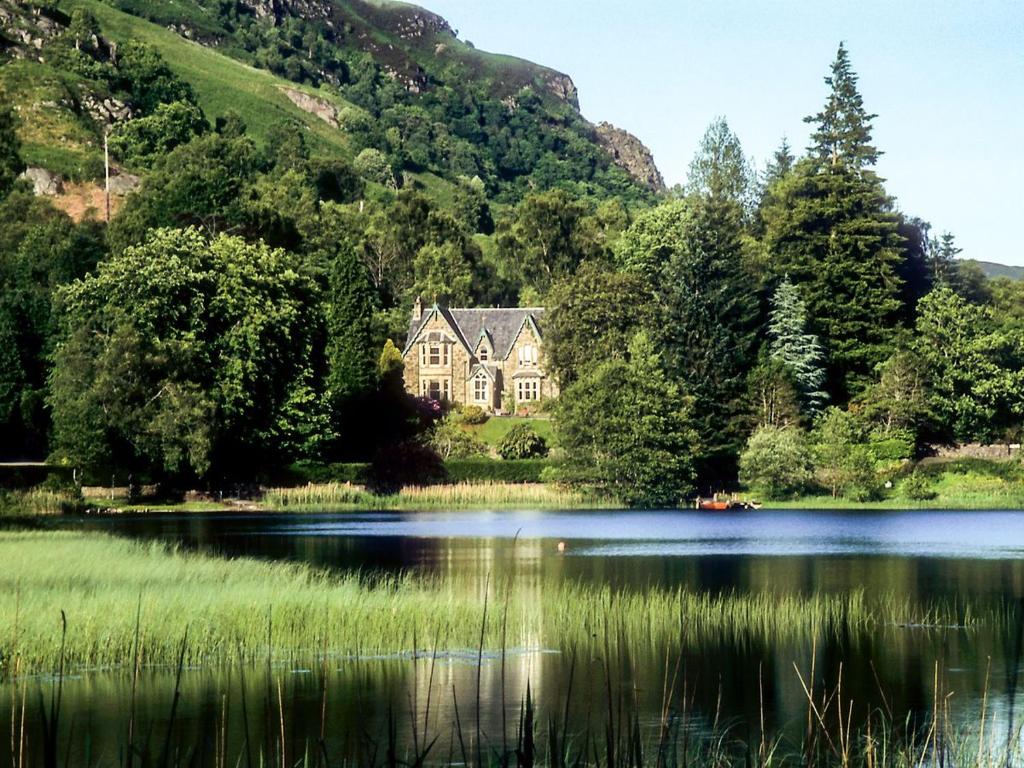 an old house on the shore of a lake at Creag-ard House in Aberfoyle