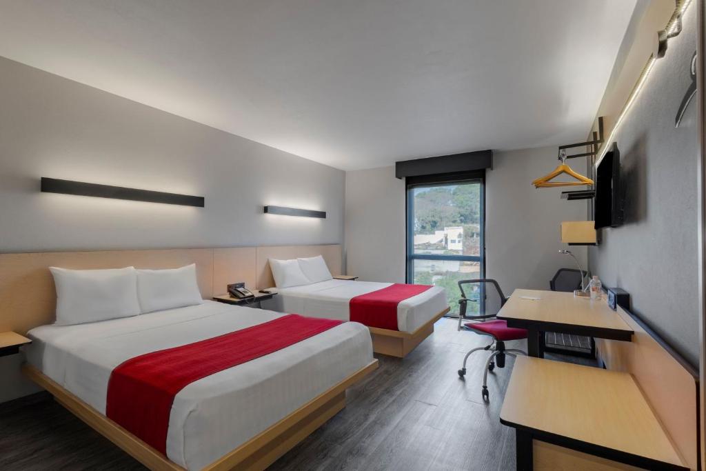 City Express by Marriott Guadalajara Aeropuerto - Double Room With Two Double Beds