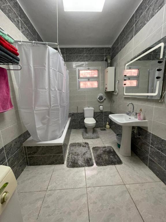 Koupelna v ubytování Room for rent in Maadi