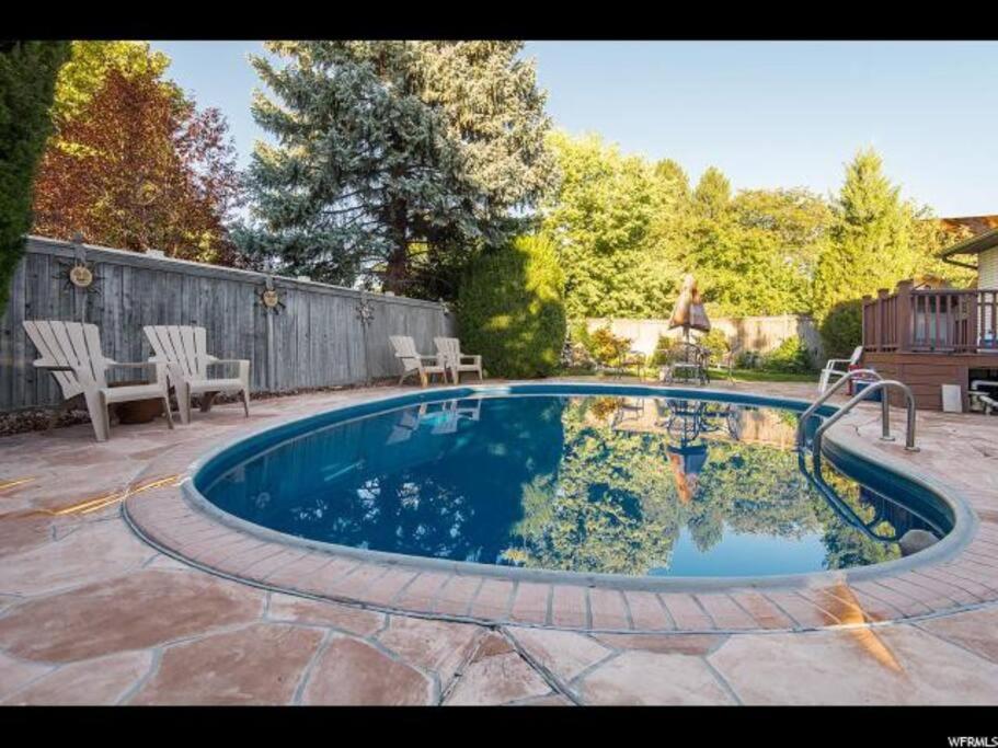 Бассейн в Wasatch Front home with pool close to everything! или поблизости