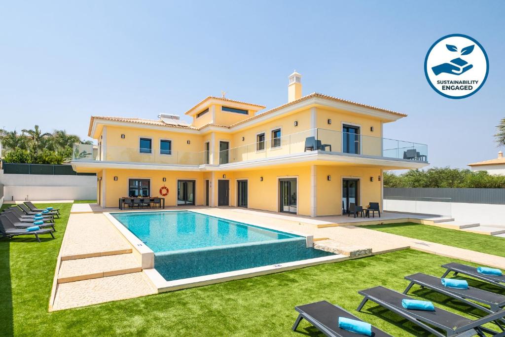 Villa Coral Bay - Moradia familiar com piscina aquecível e BBQ em Albufeira