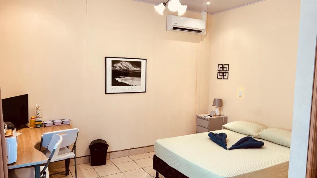Postel nebo postele na pokoji v ubytování Casa Encantada offers you Two-Bedroom House, 1 Tiny Apartment & 3 Double Rooms