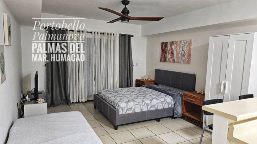 1 dormitorio con 1 cama y ventilador de techo en Portobello Palmanova, Palmas del Mar, Humacao, PR en Humacao