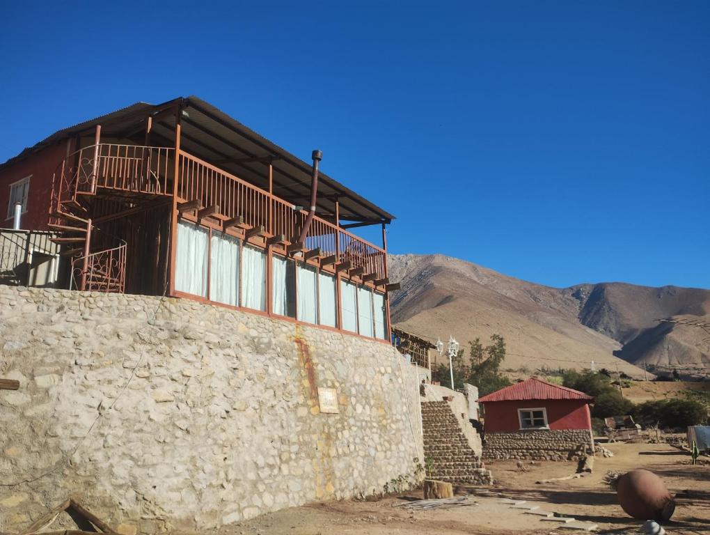 a building on top of a stone wall at Casa familiar camino a Horcón in La Serena