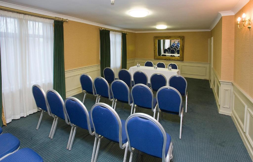 Zona business o sala conferenze di Lawlors Hotel