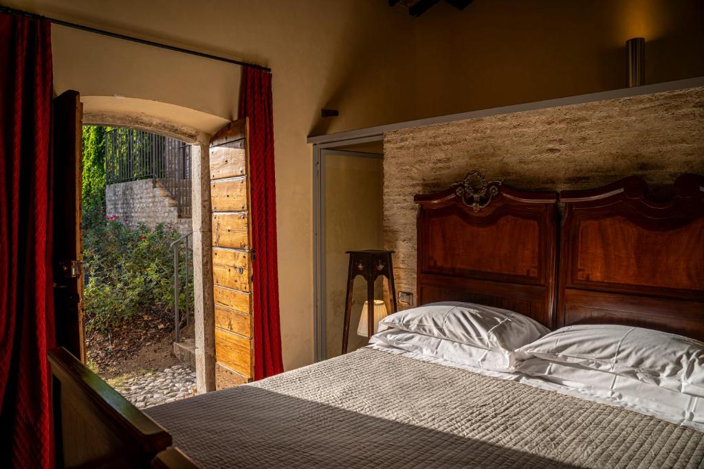 Postel nebo postele na pokoji v ubytování Castello Di Semivicoli