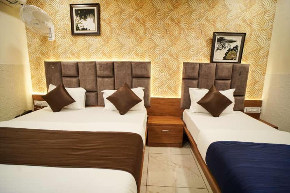 Postel nebo postele na pokoji v ubytování Hotel Mahaveer