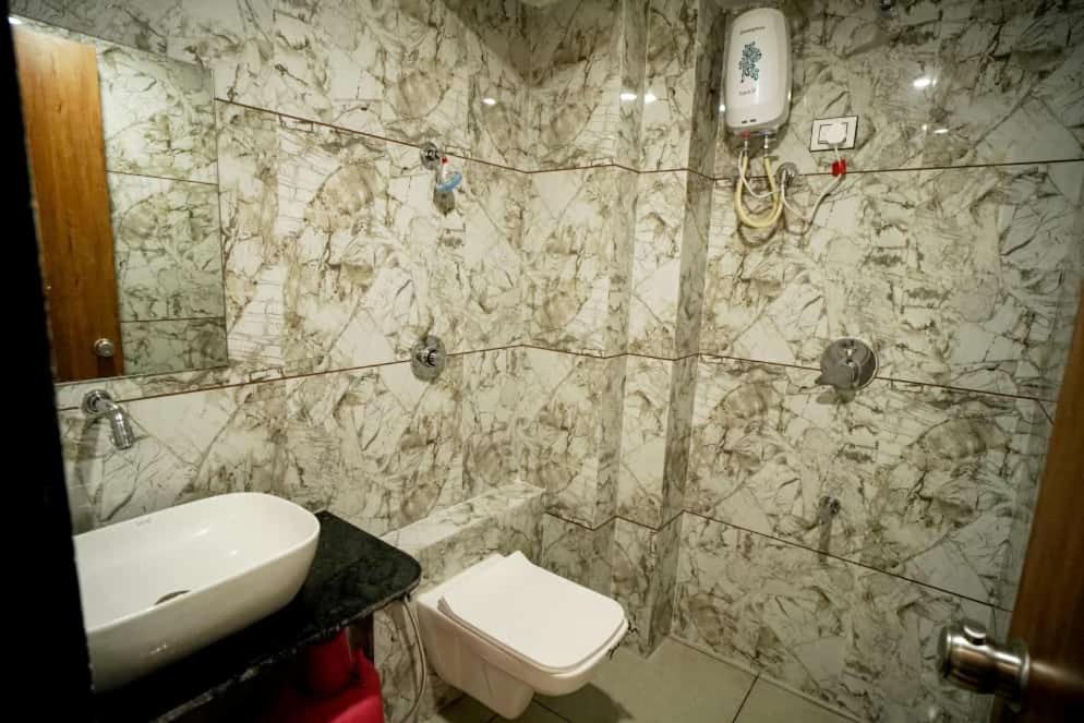 Koupelna v ubytování Hotel Mahaveer