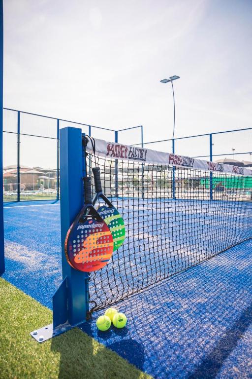 Tenis a/nebo squash v ubytování Hotel Baya - in centro, sul mare nebo okolí