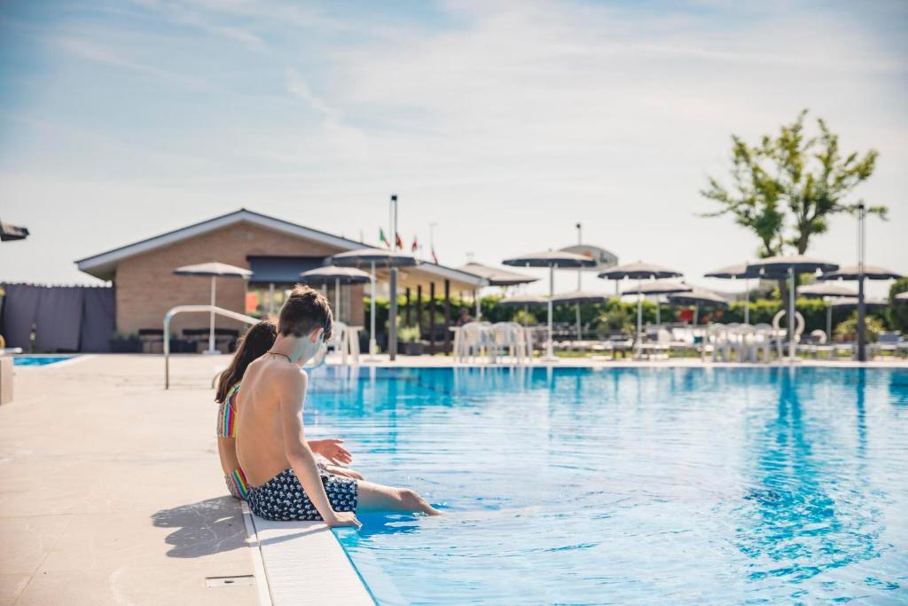 Bazén v ubytování Hotel Baya - in centro, sul mare nebo v jeho okolí