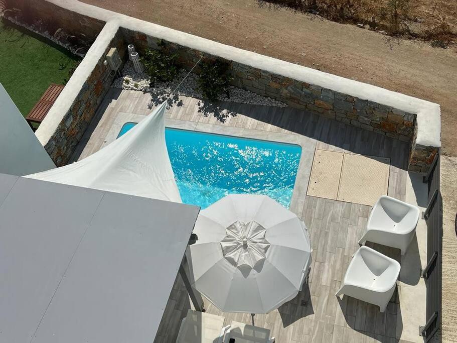 Bazén v ubytování White Nadora Naxos Villa nebo v jeho okolí
