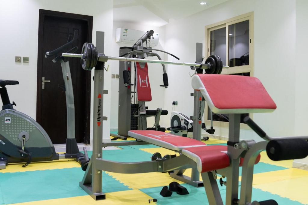 Fitness centrum a/nebo fitness zařízení v ubytování Landmark Hotel Suites