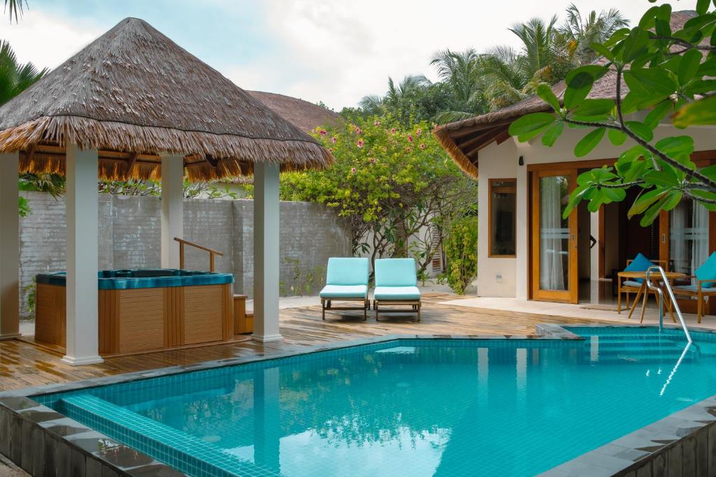 Furaveri Maldives - COMPLIMENTARY ROUND-TRIP SEAPLANE TRANSFER for two for a minimum of 5 nights or more from May 1st to October 31st, 2025 - Villa De Piscina De Playa Con Jacuzzi