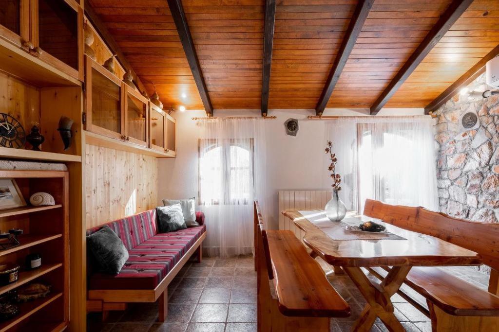 Posezení v ubytování Stone House Anja