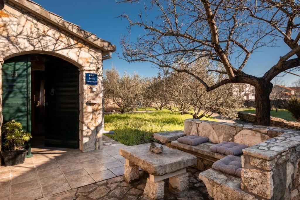 Zahrada ubytování Stone House Anja