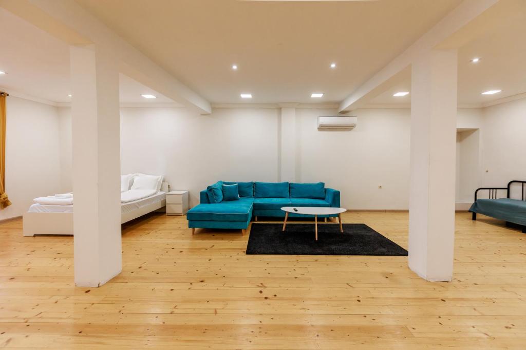 А4 XL Studio Saffron, Plovdiv (updated prices 2024)