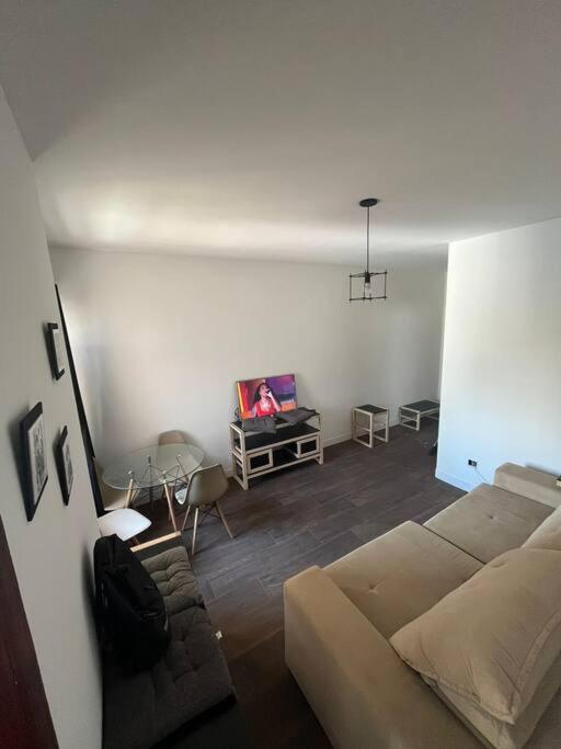 Ένα ή περισσότερα κρεβάτια σε δωμάτιο στο Quarto e sala São Mateus.