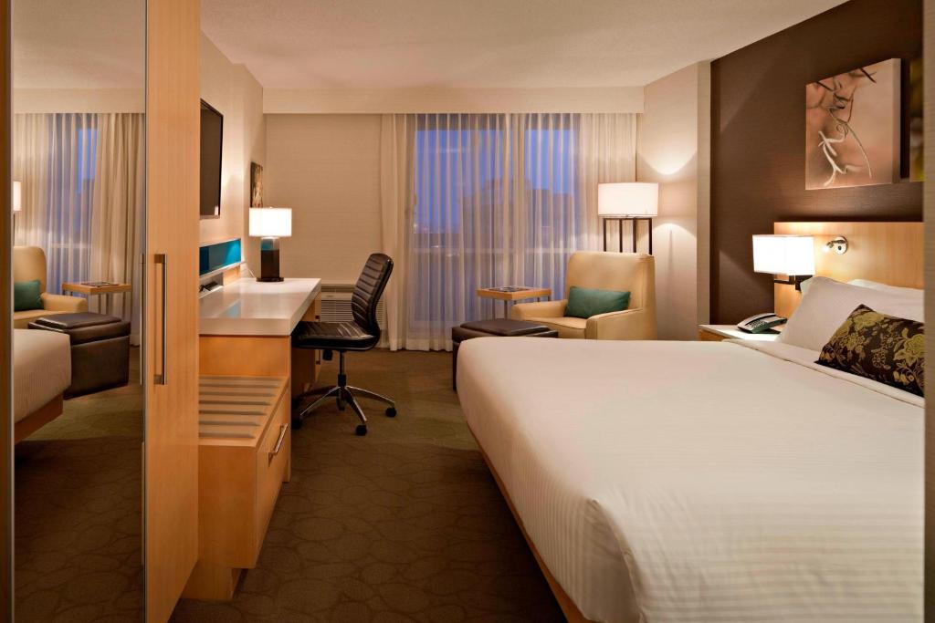 Postel nebo postele na pokoji v ubytování Delta Hotels by Marriott Winnipeg