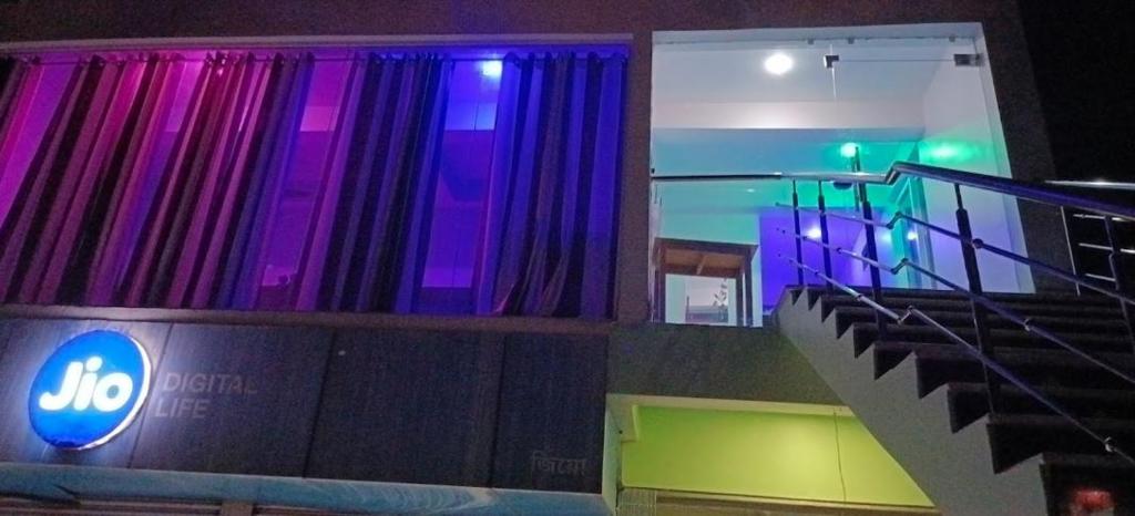 Μια τηλεόραση ή/και κέντρο ψυχαγωγίας στο Bamni Tourist Lodge