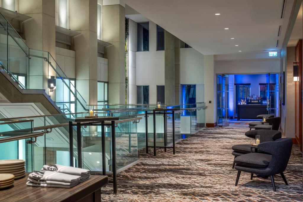Posezení v ubytování Delta Hotels by Marriott Vancouver Downtown Suites