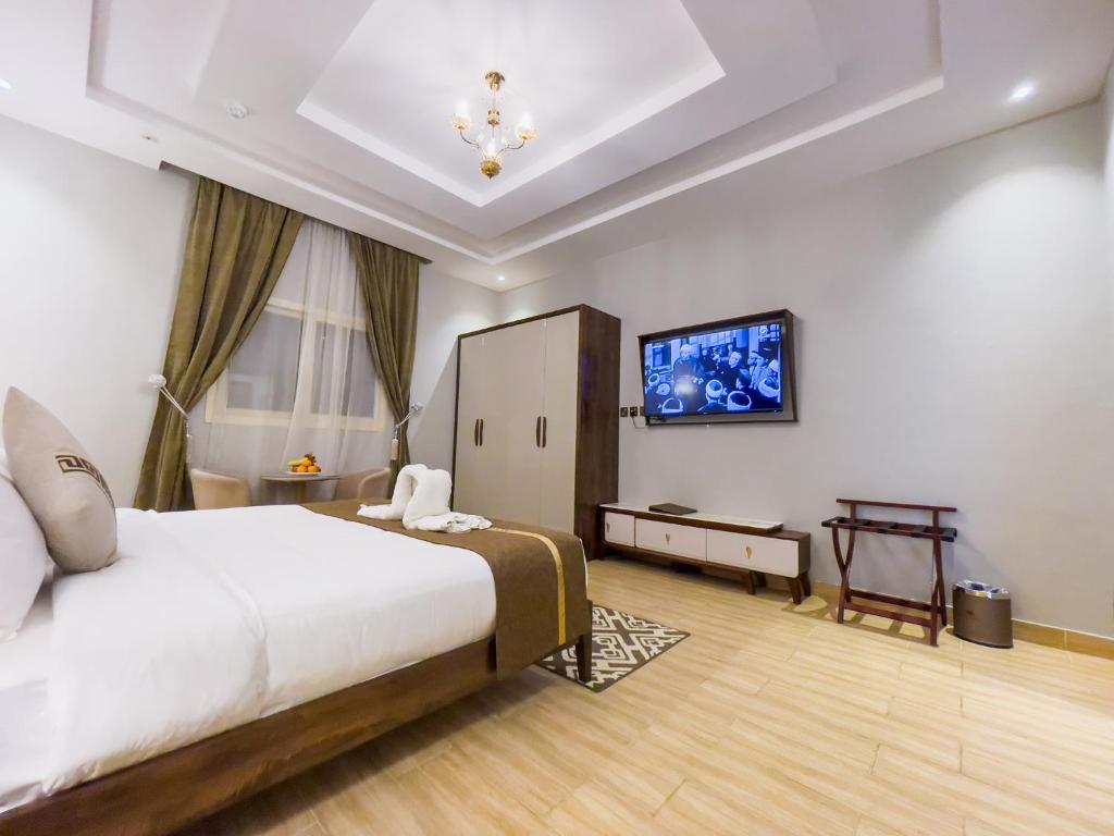 TV a/nebo společenská místnost v ubytování Landmark Hotel Suites