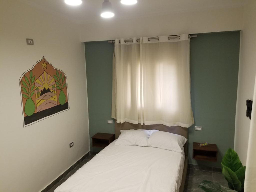 Postel nebo postele na pokoji v ubytování Maadi Groove Guesthouse