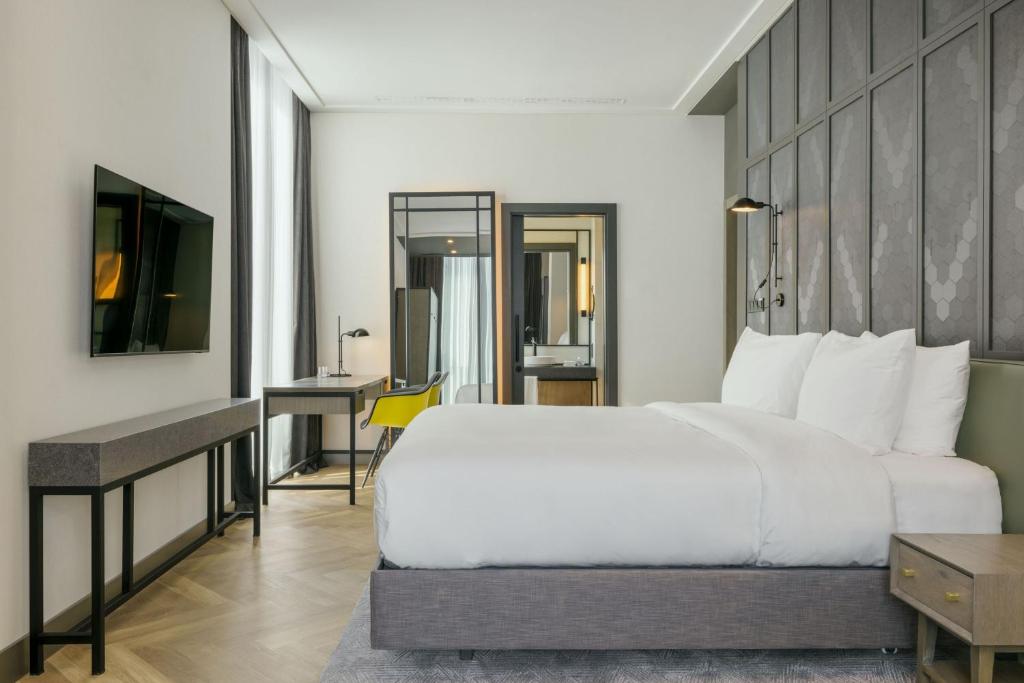 TV a/nebo společenská místnost v ubytování Four Points by Sheraton Budapest Danube