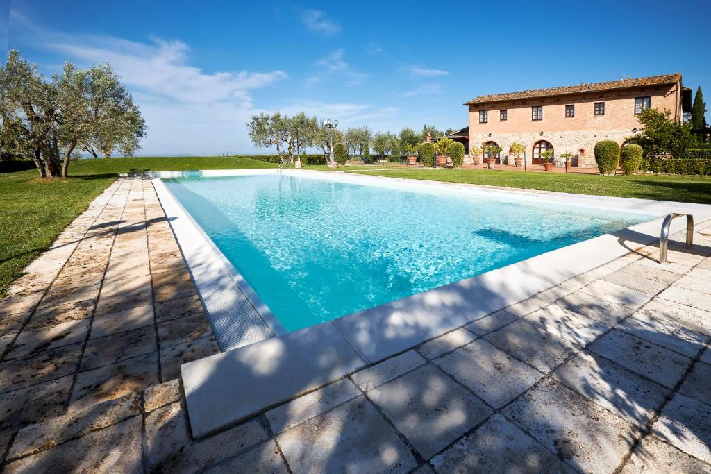 Bazén v ubytování Agriturismo Podere Casato nebo v jeho okolí