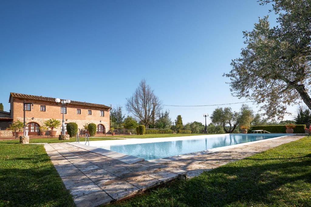 Bazén v ubytování Agriturismo Podere Casato nebo v jeho okolí