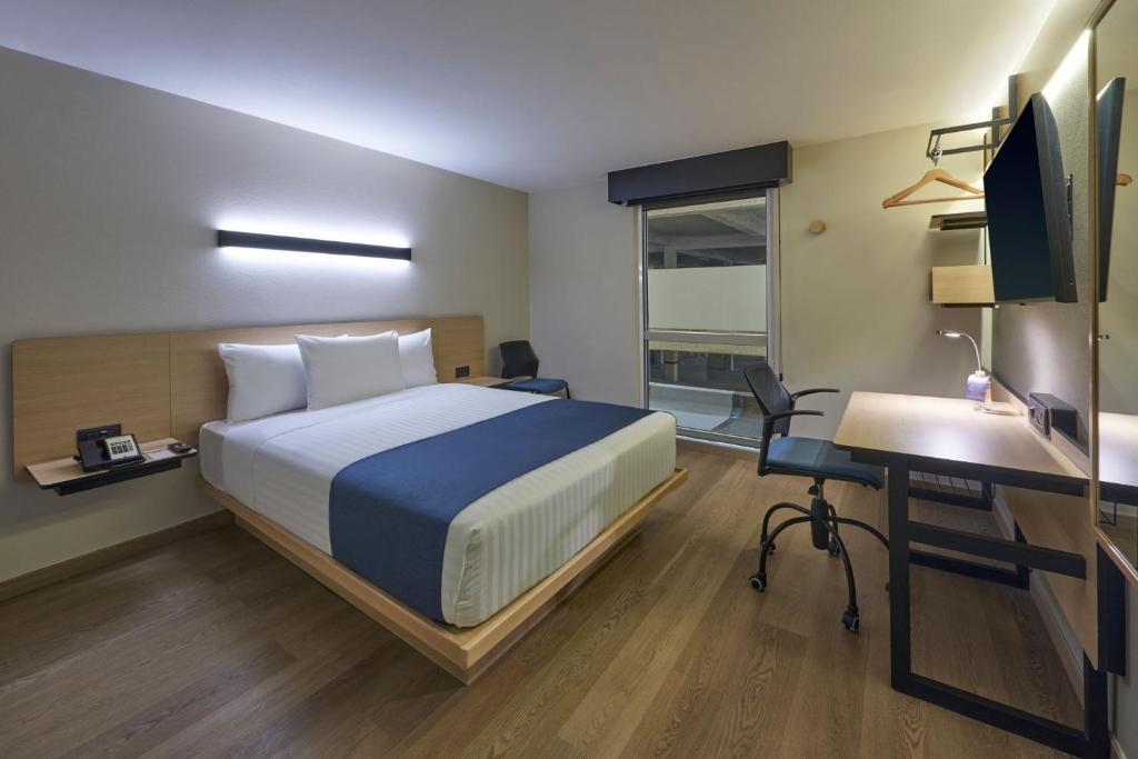 City Express by Marriott Cancun Aeropuerto - Standard Queen Room