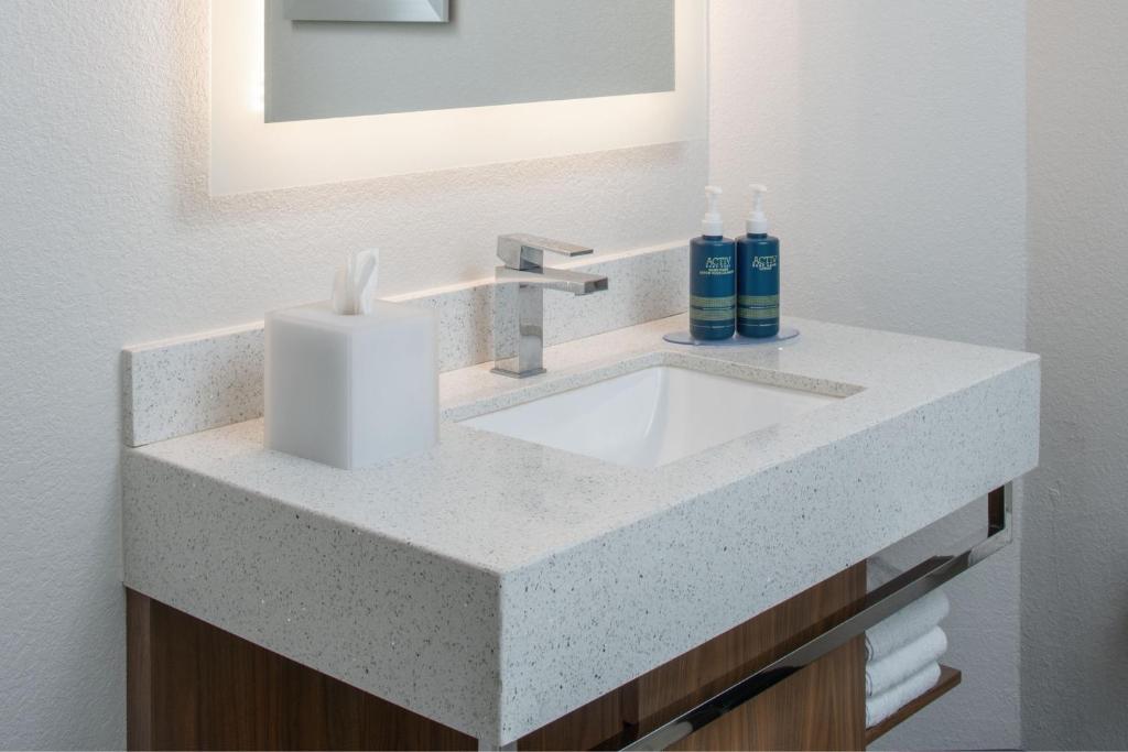 Four Points by Sheraton Alexandria - Habitación Tradicional King