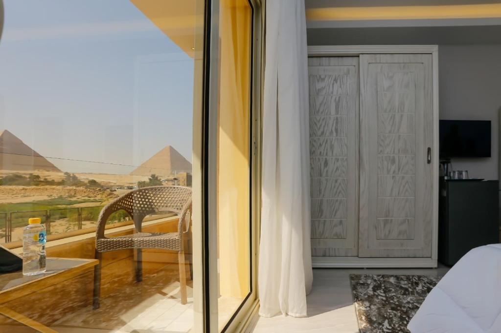 Nespecifikovaný výhled na hory nebo výhled na hory při pohledu z hotelu