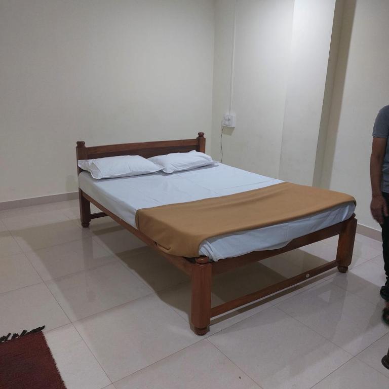 Ein Bett oder Betten in einem Zimmer der Unterkunft Swastik lodge