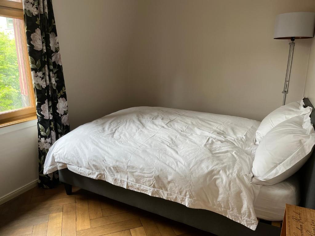 Voodi või voodid majutusasutuse Georgian Guest Rooms toas