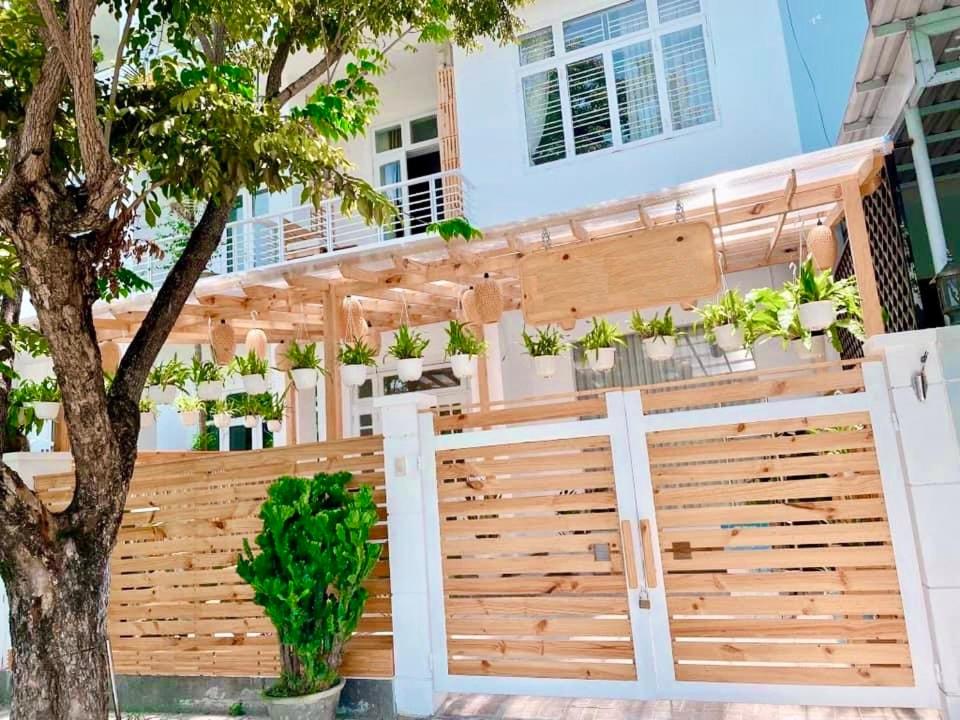 Κήπος έξω από το LaLa Villa Hue