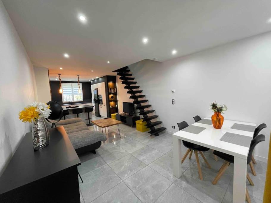 Posezení v ubytování Duplex cosy Nancy à 10 minutes