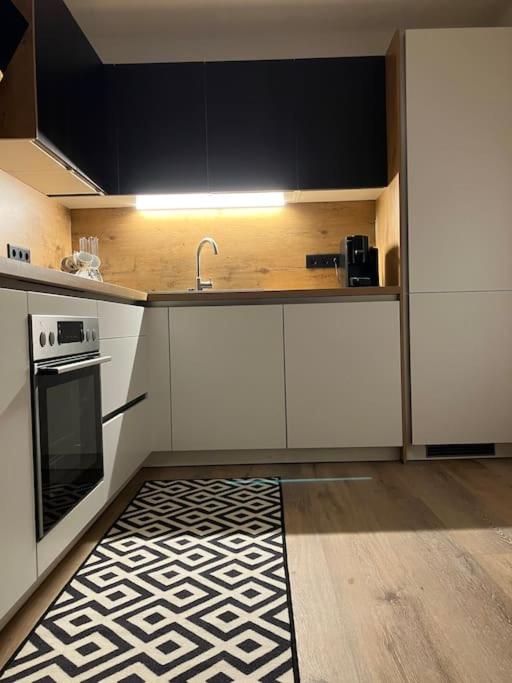 Kuchyň nebo kuchyňský kout v ubytování Ferienhaus Julia - Ossiacher See