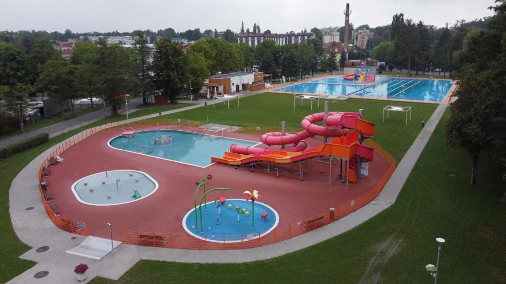 an aerial view of a water park with two pools at Apartament Mała Ogrodowa in Oborniki Śląskie