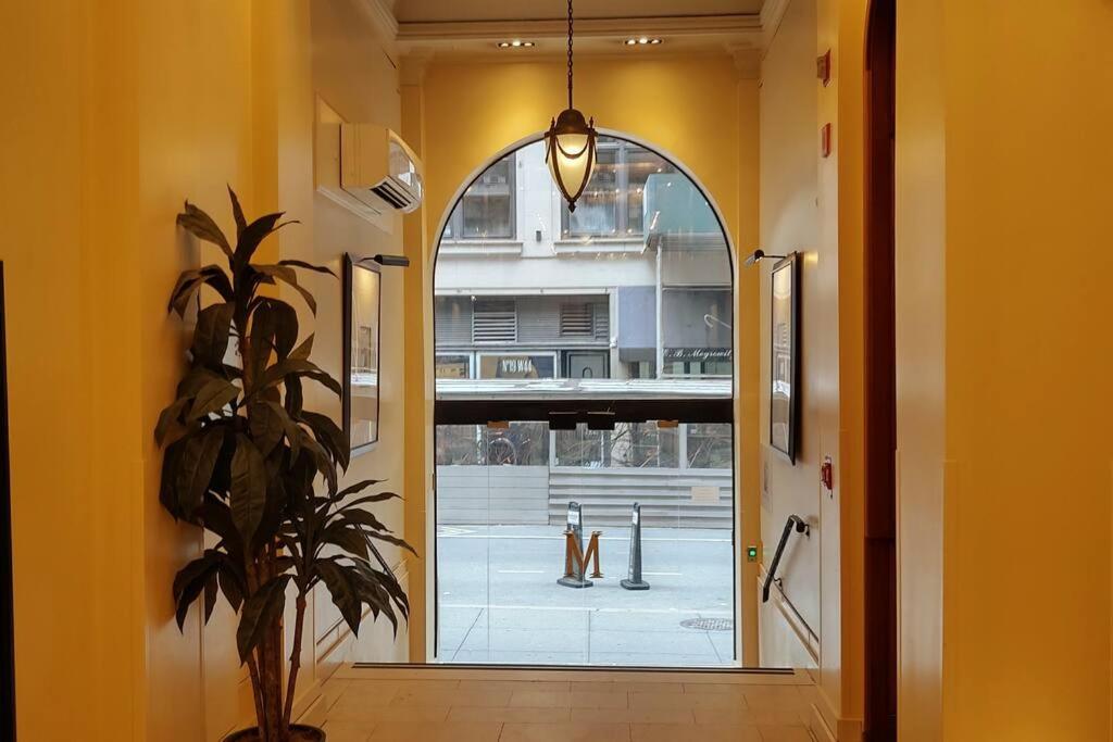 رزرو هتل و هاستل، Hotel-Studio @ The Mansfield Midtown, 09197245266
