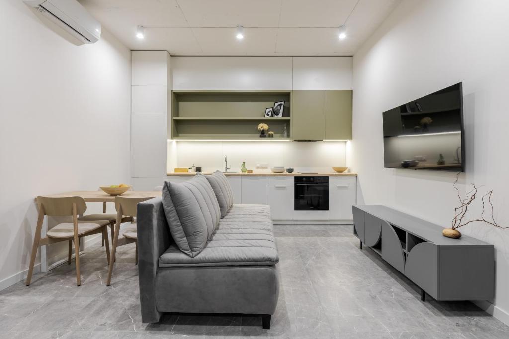 Old City Apartments - King Suite With Balcony - Pid Dubom St, 26