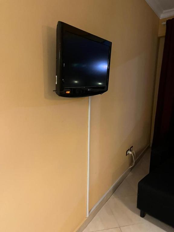 A television and/or entertainment centre at Heliopolis Rock Residence