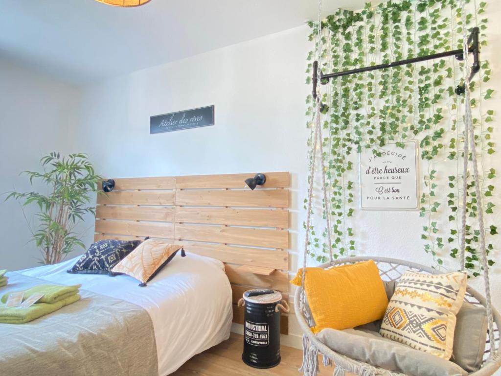 Photo de la galerie de l'établissement L Escapade Lourdaise Balcon Parking Wifi ville, à Lourdes