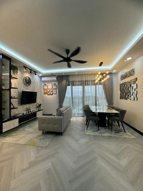TV a/nebo společenská místnost v ubytování CT View Homestay by Ifaizal, Presint 15 Putrajaya