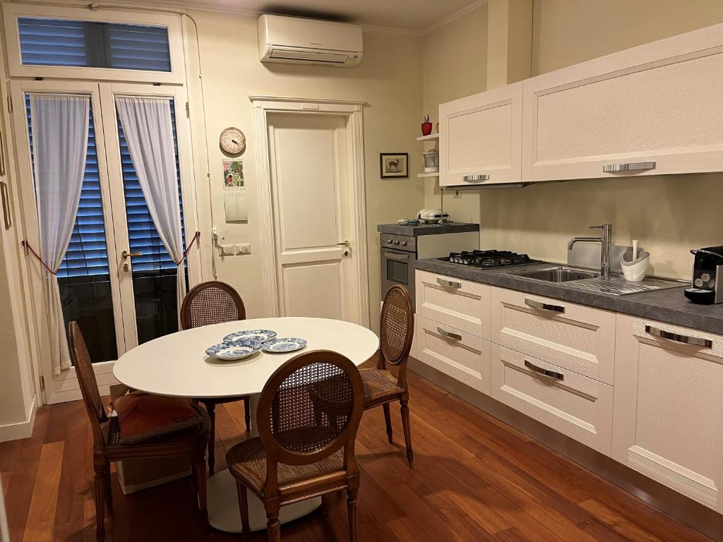a kitchen with a table and a table and chairs at Lusso e Charme! in Florence