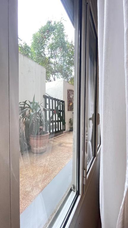 A balcony or terrace at Cozy apartment ideally located city center and Megaron Moussikis metro station