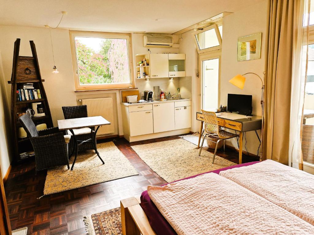 Dapur atau dapur kecil di Freiburg citynah - hell, ruhig, gemütlich